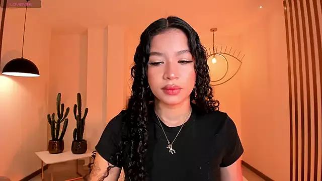 Explore our live girls sluts from our Custom and Multi clubs and checkout exclusive access to highly interactive content, such as shape, hair, titties, pussy type and many more.