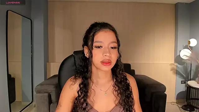 Explore our live girls sluts from our Custom and Multi clubs and checkout exclusive access to highly interactive content, such as shape, hair, titties, pussy type and many more.