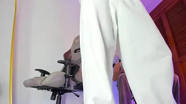 Explore our live girls sluts from our Custom and Multi clubs and checkout exclusive access to highly interactive content, such as shape, hair, titties, pussy type and many more.