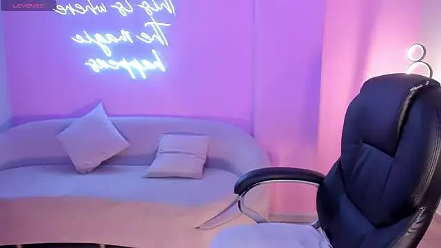 Explore our live girls sluts from our Custom and Multi clubs and checkout exclusive access to highly interactive content, such as shape, hair, titties, pussy type and many more.