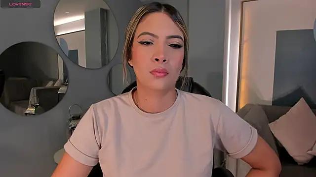 Explore our live girls sluts from our Custom and Multi clubs and checkout exclusive access to highly interactive content, such as shape, hair, titties, pussy type and many more.