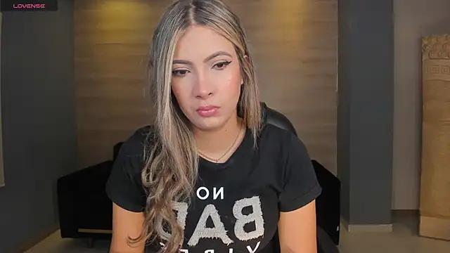 Explore our live girls sluts from our Custom and Multi clubs and checkout exclusive access to highly interactive content, such as shape, hair, titties, pussy type and many more.