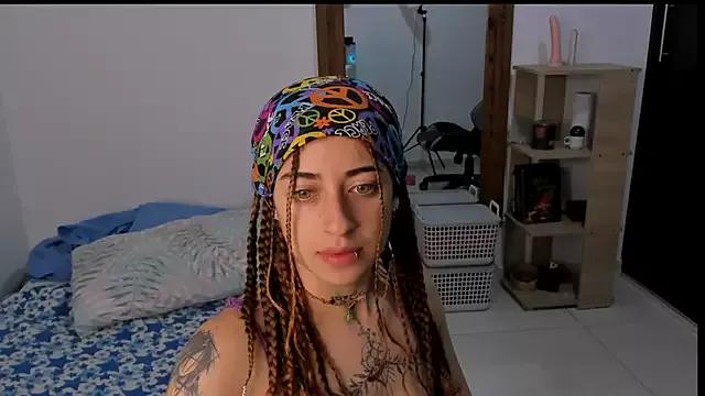 Explore our live girls sluts from our Custom and Multi clubs and checkout exclusive access to highly interactive content, such as shape, hair, titties, pussy type and many more.