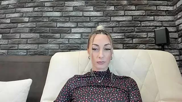 Explore our live girls sluts from our Custom and Multi clubs and checkout exclusive access to highly interactive content, such as shape, hair, titties, pussy type and many more.
