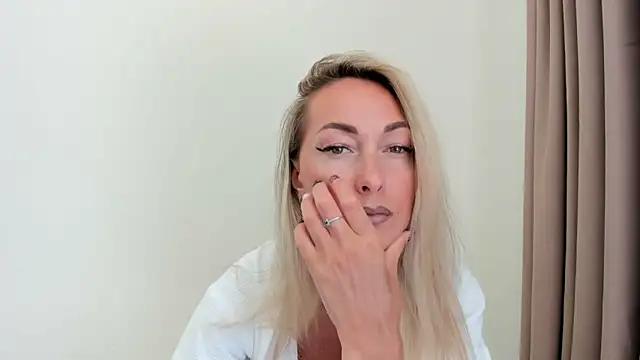 Explore our live girls sluts from our Custom and Multi clubs and checkout exclusive access to highly interactive content, such as shape, hair, titties, pussy type and many more.