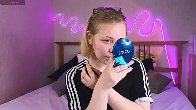 StarsOnTheSkies from StripChat is Freechat