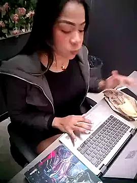 Stefanny_Bella on StripChat