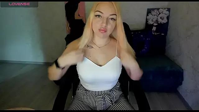 Explore our live girls sluts from our Custom and Multi clubs and checkout exclusive access to highly interactive content, such as shape, hair, titties, pussy type and many more.