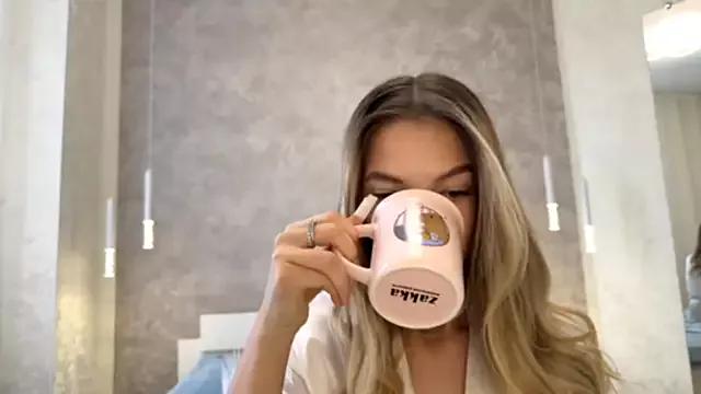 Explore our live girls sluts from our Custom and Multi clubs and checkout exclusive access to highly interactive content, such as shape, hair, titties, pussy type and many more.