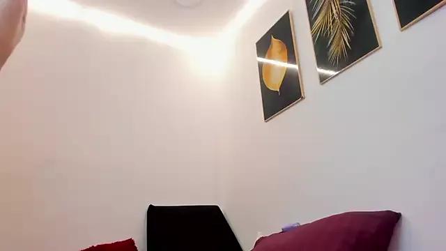 Explore our live girls sluts from our Custom and Multi clubs and checkout exclusive access to highly interactive content, such as shape, hair, titties, pussy type and many more.