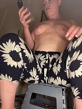 StoneDDReveler from StripChat is Freechat