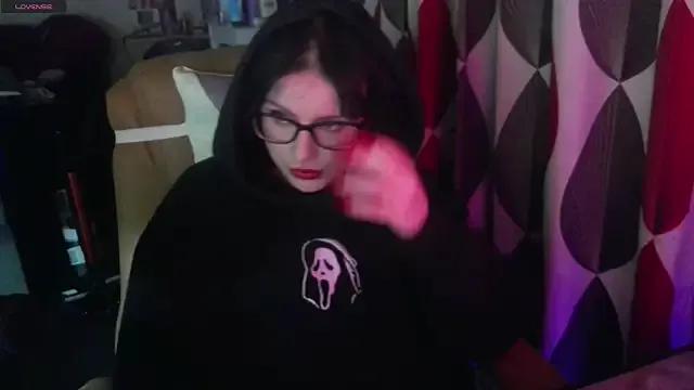 SubmissiveNicole from StripChat is Freechat