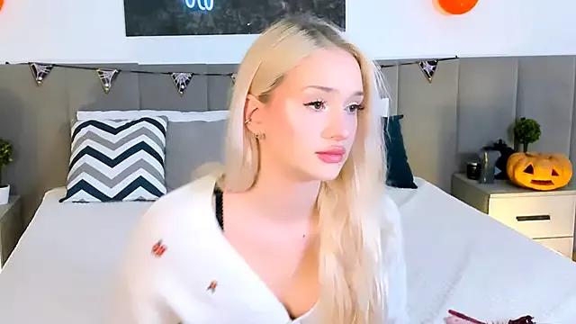 Explore our live girls sluts from our Custom and Multi clubs and checkout exclusive access to highly interactive content, such as shape, hair, titties, pussy type and many more.