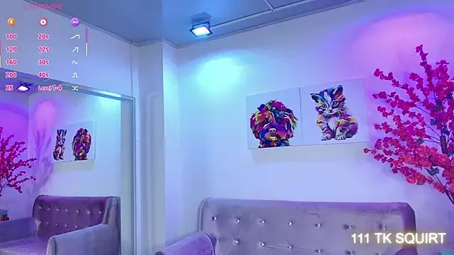 Explore our live girls sluts from our Custom and Multi clubs and checkout exclusive access to highly interactive content, such as shape, hair, titties, pussy type and many more.