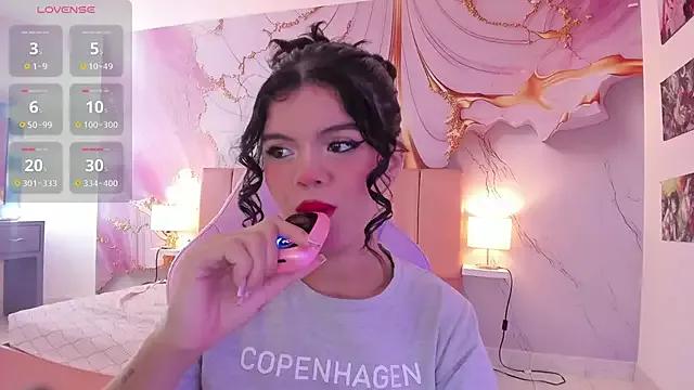 SunnieCute from StripChat