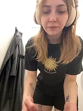 Explore our live girls sluts from our Custom and Multi clubs and checkout exclusive access to highly interactive content, such as shape, hair, titties, pussy type and many more.