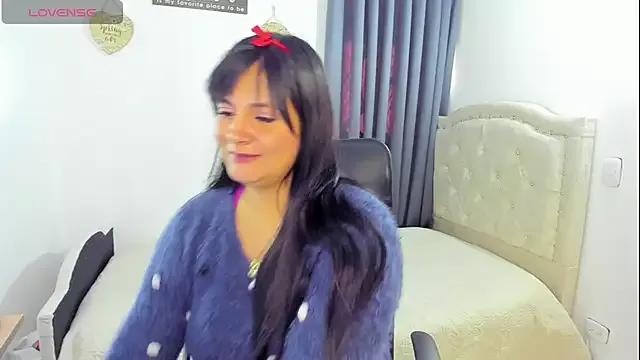 Sunnycurvymf from StripChat is Freechat
