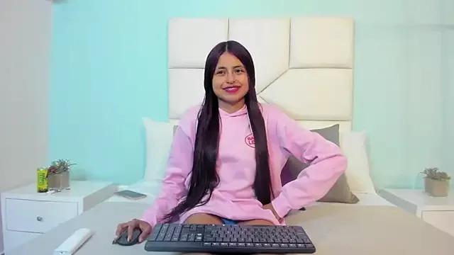 sunnyWhitee from StripChat