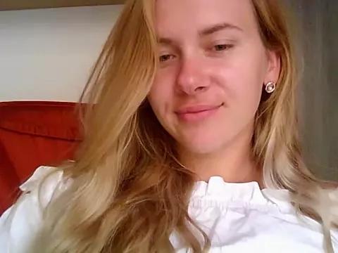 SuppperBlondie from StripChat