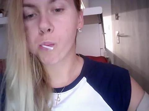 SuppperBlondie from StripChat