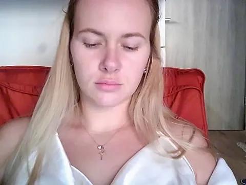 SuppperBlondie from StripChat