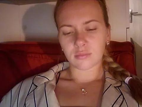 SuppperBlondie from StripChat