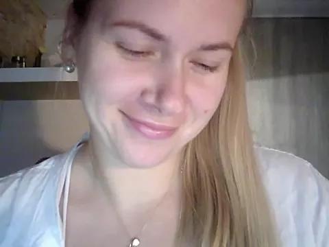 SuppperBlondie from StripChat