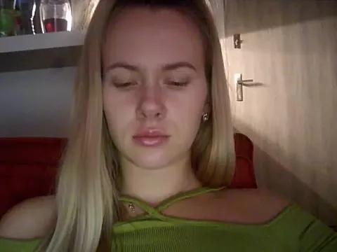 SuppperBlondie from StripChat