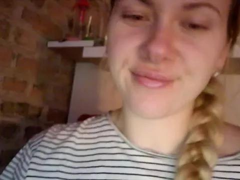 SuppperBlondie from StripChat