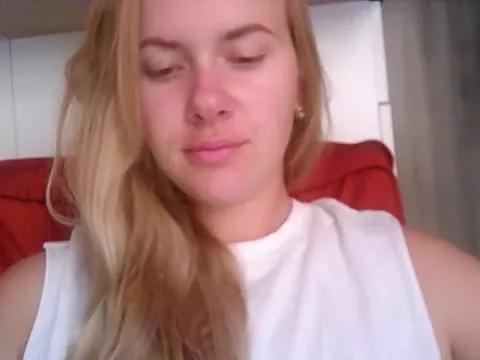 SuppperBlondie from StripChat