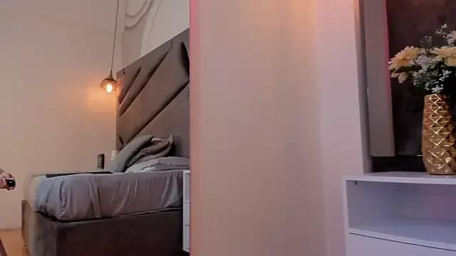 Explore our live girls sluts from our Custom and Multi clubs and checkout exclusive access to highly interactive content, such as shape, hair, titties, pussy type and many more.