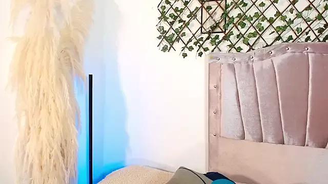Explore our live girls sluts from our Custom and Multi clubs and checkout exclusive access to highly interactive content, such as shape, hair, titties, pussy type and many more.