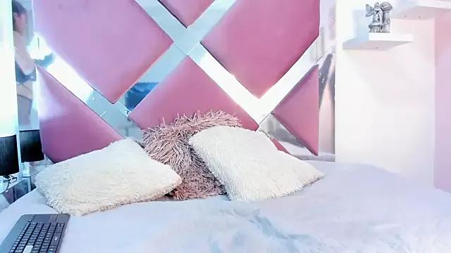 Explore our live girls sluts from our Custom and Multi clubs and checkout exclusive access to highly interactive content, such as shape, hair, titties, pussy type and many more.