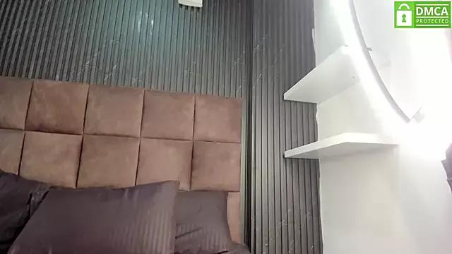 Explore our live girls sluts from our Custom and Multi clubs and checkout exclusive access to highly interactive content, such as shape, hair, titties, pussy type and many more.