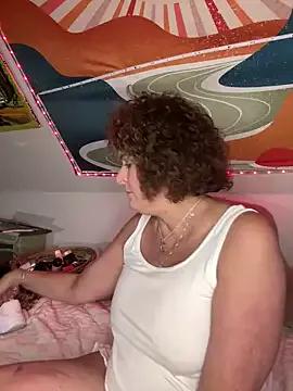 SuzyCatzz from StripChat is Freechat