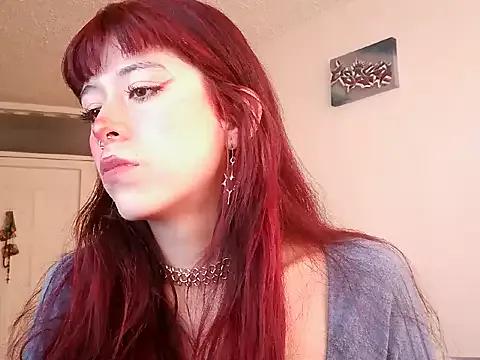 SuzzyyM from StripChat