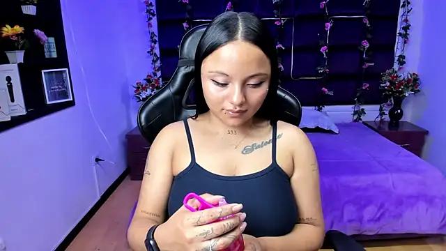 Explore our live girls sluts from our Custom and Multi clubs and checkout exclusive access to highly interactive content, such as shape, hair, titties, pussy type and many more.