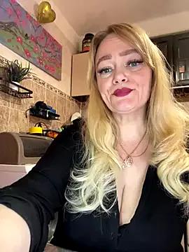 Explore our live girls sluts from our Custom and Multi clubs and checkout exclusive access to highly interactive content, such as shape, hair, titties, pussy type and many more.