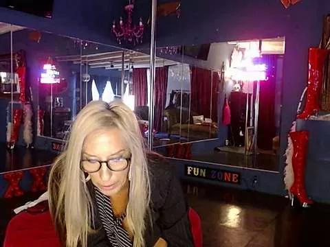 Explore our live girls sluts from our Custom and Multi clubs and checkout exclusive access to highly interactive content, such as shape, hair, titties, pussy type and many more.