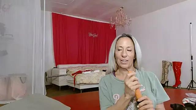 Explore our live girls sluts from our Custom and Multi clubs and checkout exclusive access to highly interactive content, such as shape, hair, titties, pussy type and many more.