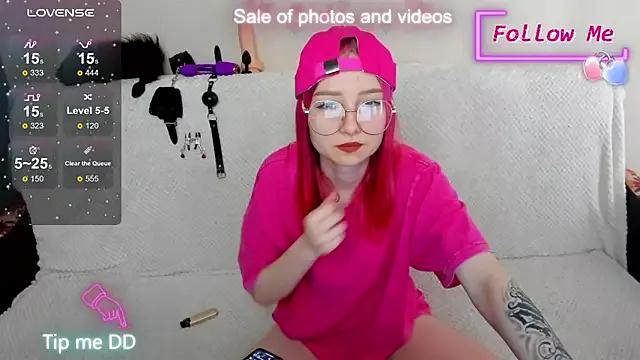 Sweet_little_Susie from StripChat