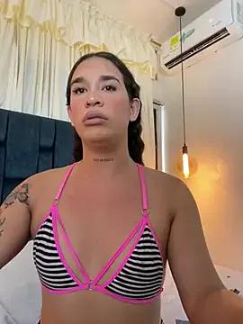 Explore our live girls sluts from our Custom and Multi clubs and checkout exclusive access to highly interactive content, such as shape, hair, titties, pussy type and many more.