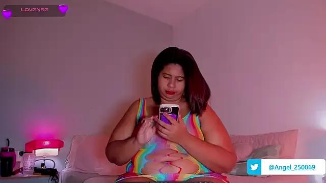 Sweetangeeel from StripChat