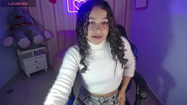 Sweetbunny_ch1 from StripChat