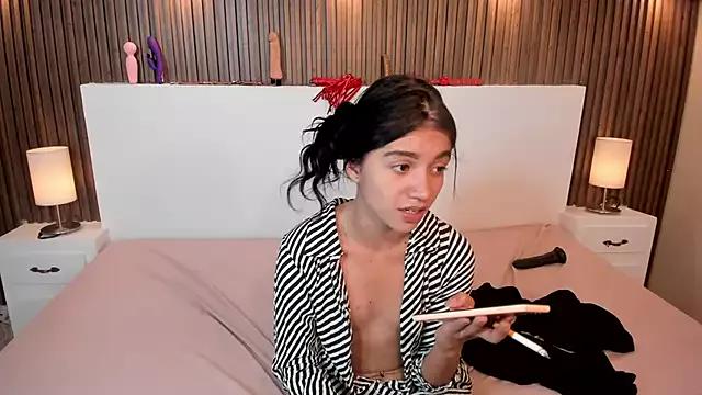 Explore our live girls sluts from our Custom and Multi clubs and checkout exclusive access to highly interactive content, such as shape, hair, titties, pussy type and many more.