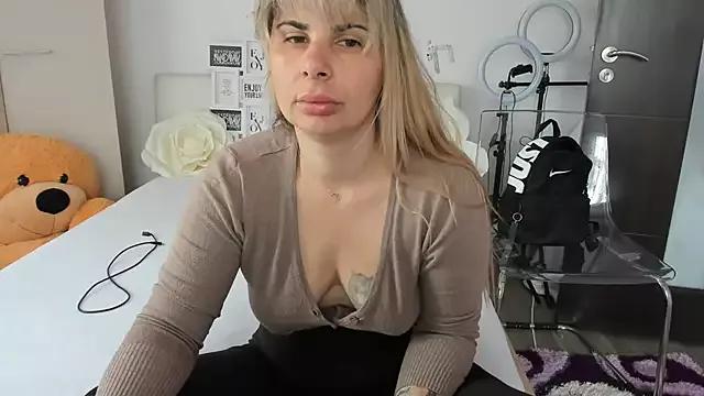 sweetemy4u from StripChat