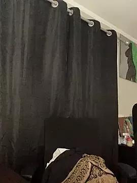 SweetHoneyBunz from StripChat