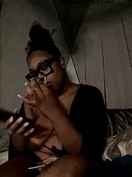SweetHoneyBunz from StripChat