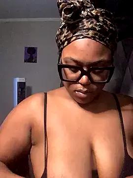 SweetHoneyBunz from StripChat is Freechat