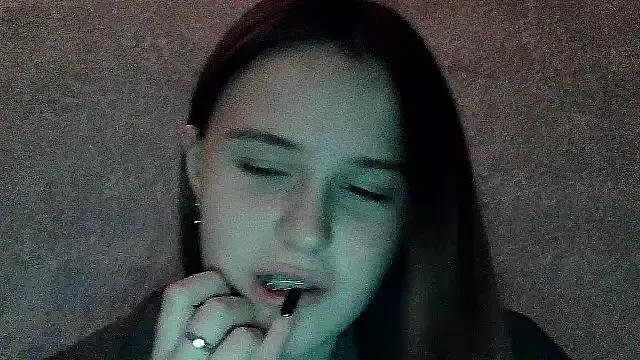 SweetLoraa from StripChat